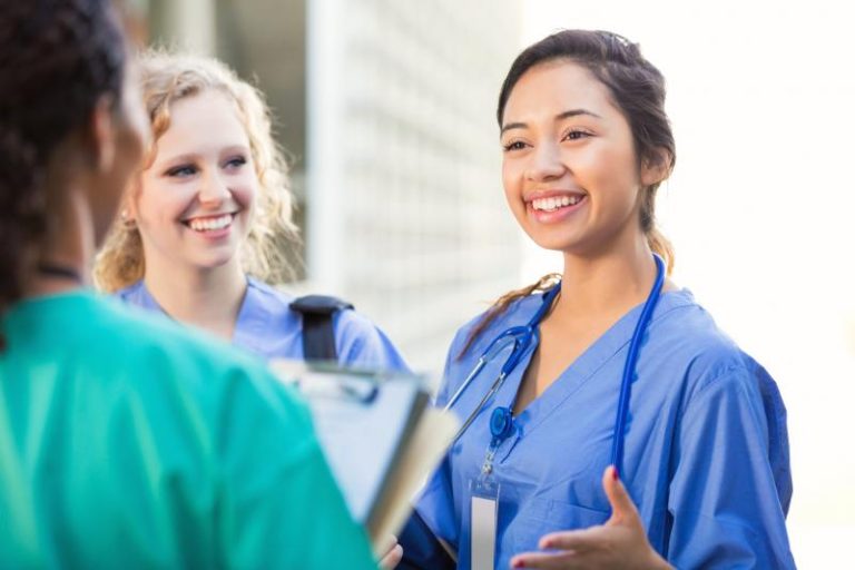 Can Nurses Wear Makeup